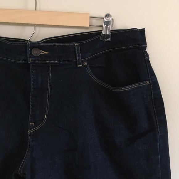 Levi’s Bermuda Shorts Dark Wash Denim Womens Sz 33 Stretch 12” Inseam Beach - Picture 3 of 15